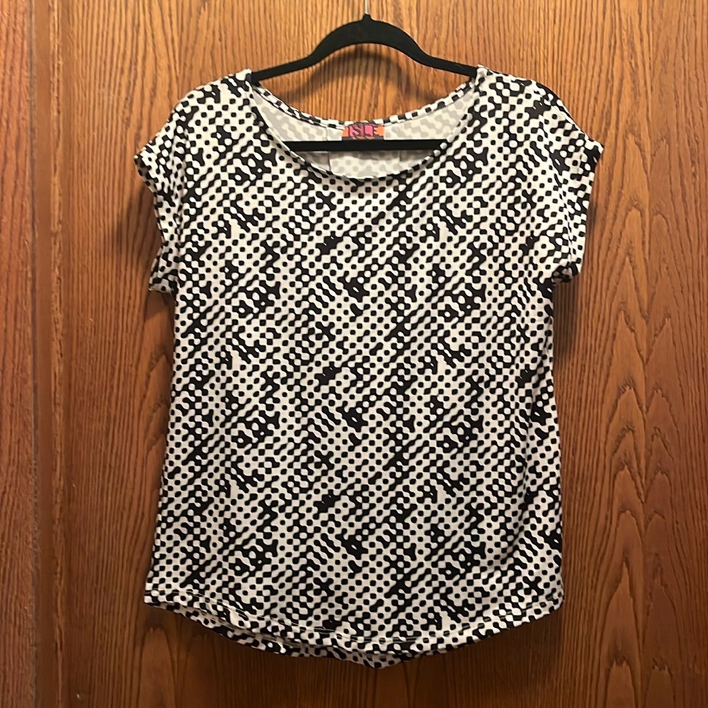 Isle geometric pattern top